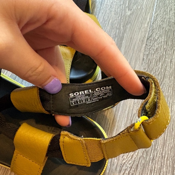 Sorel Roaming Decan Gold and Black Sandals Size 8 - Picture 9 of 10